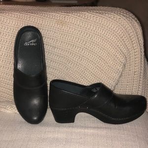 Dansko black shoes